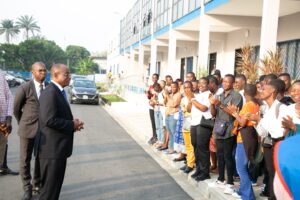 Le ministre Koffi N'Guessan prodiguant de sage conseil aux apprenants. 